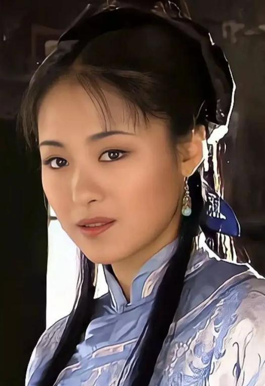 长了一张风情万种的脸下一句,看似清纯实际丰富情史女明星