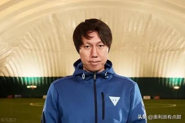 上联贾教傻练花拳秀腿岂能成全下联水到渠成夺冠庆祝满田彩霞