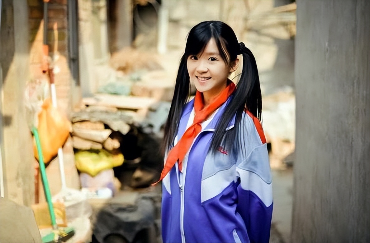 上学穿校服怎么看孩子家境,穿同样的校服还能看出差距