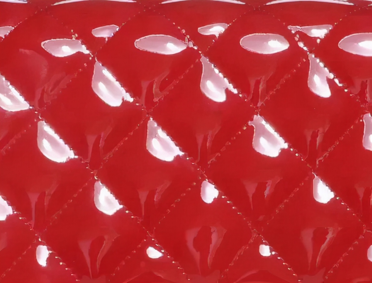 香奈儿鱼子酱的大球皮是什么皮质,香奈儿cf小号皮质是硬的还是软的