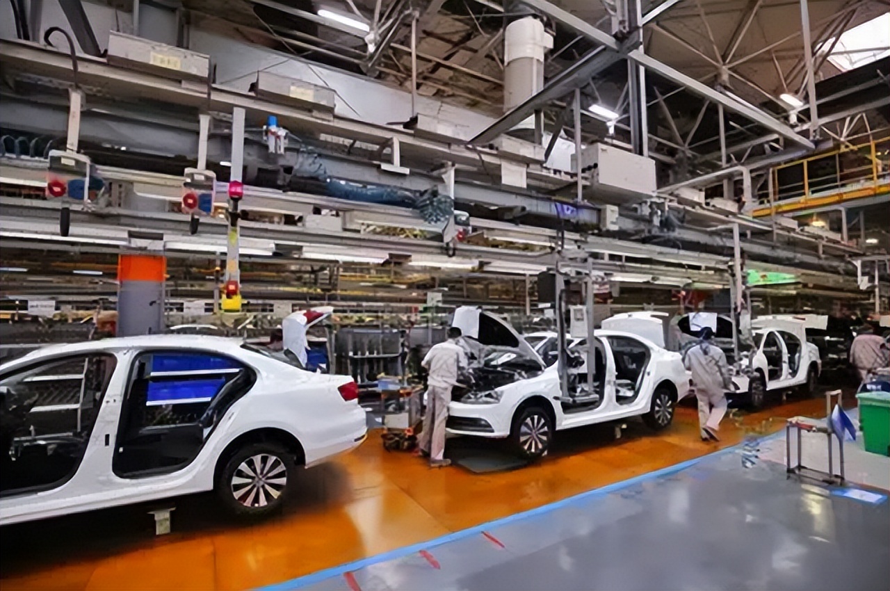 中国先胜一局？德媒：中国绕开燃油机弯道超车，吃亏的不只是德国