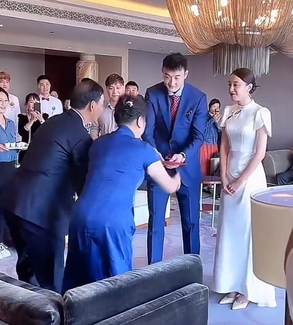 丛明晨婚礼伴郎入场,丛明晨婚礼在沈阳哪里举办