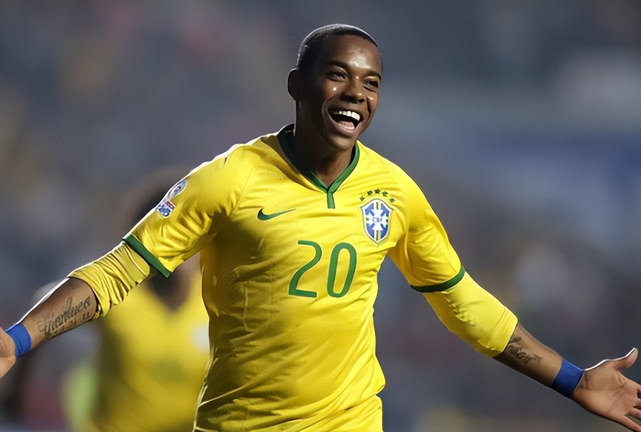 巅峰期小罗和梅西谁技术更好,巅峰的小罗罗纳尔多梅西谁更厉害