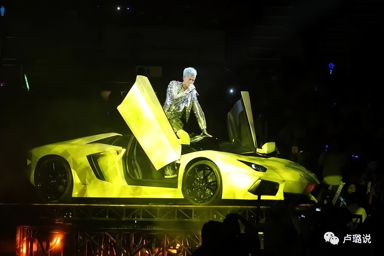 天王隐藏的“大老婆”,把持20亿财产,一生不婚不育,图的是啥?