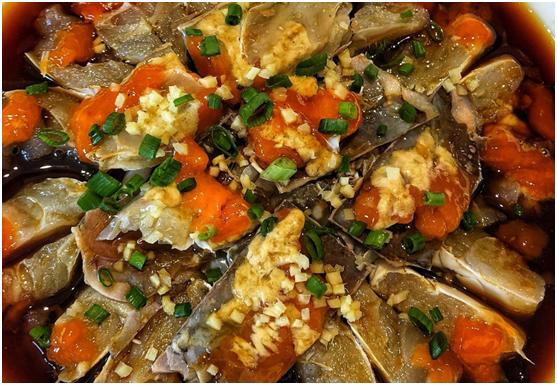 杭州一家人聚餐喝50年茅台,北京一家人吃饭喝酒视频