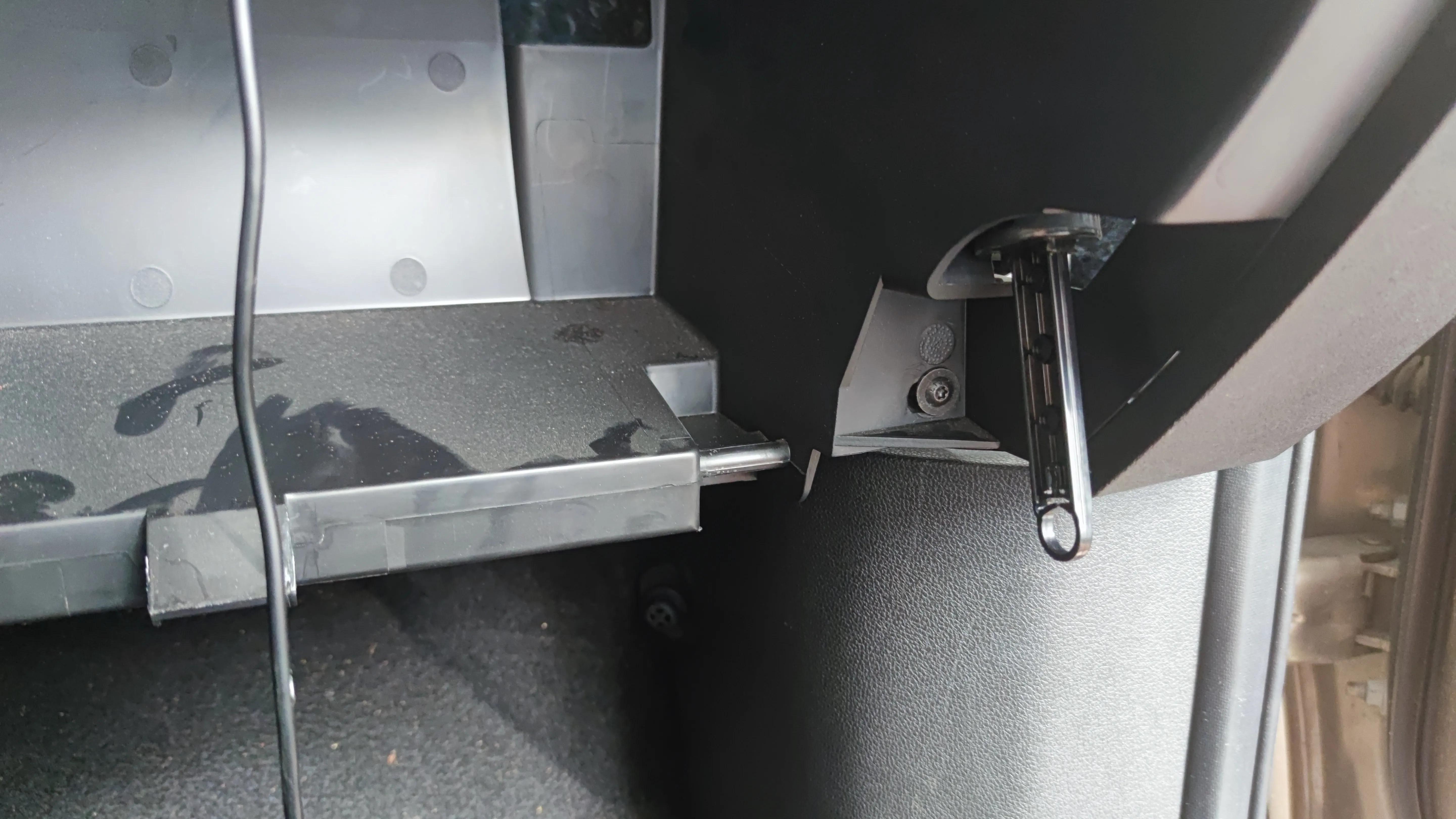 东风雷诺科雷傲空调滤芯在哪,2009年科雷傲空调滤芯在哪