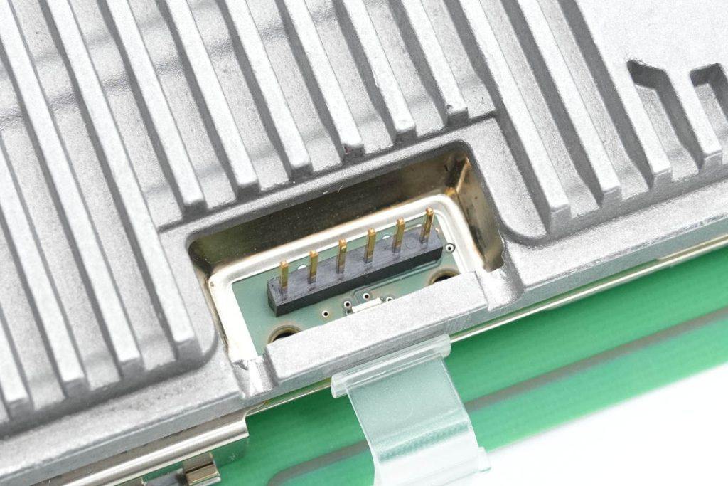 宝马5系无线充电拆解,宝马5系充电器怎么拆