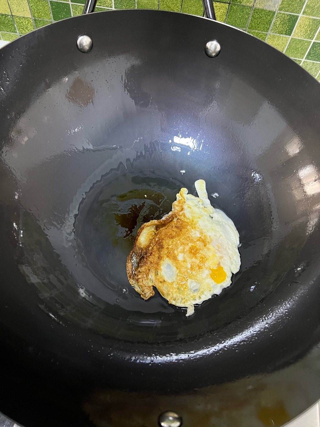 铁锅洗干净擦了还是黑黑的有害吗,为什么铁锅洗干净擦了还是有黑水