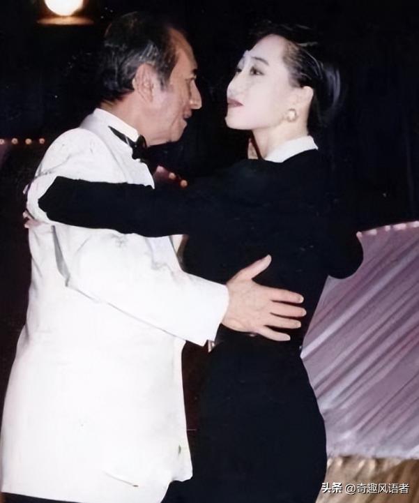 成龙偷师李小龙,成龙偷玉佛电影