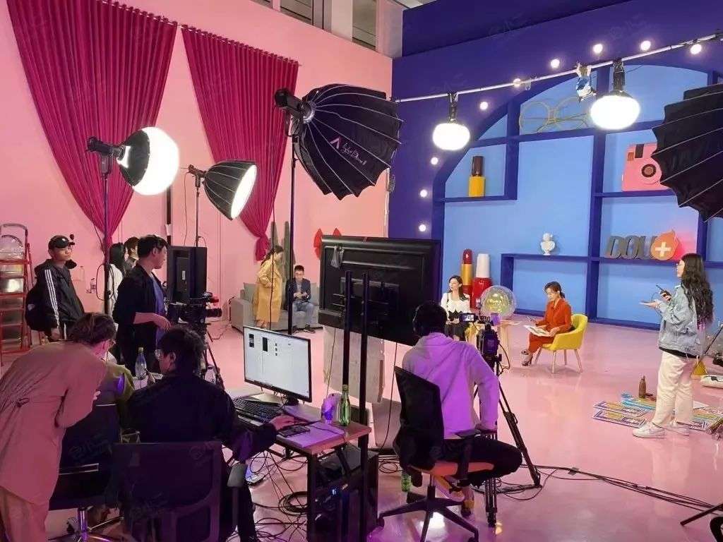 经济越不景气什么行业越好,经济越不好酒卖越好