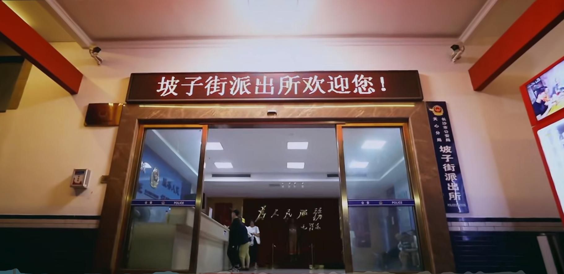 2020年女子报警被猥亵殴打，警方发现另有隐情，女子：他没给小费