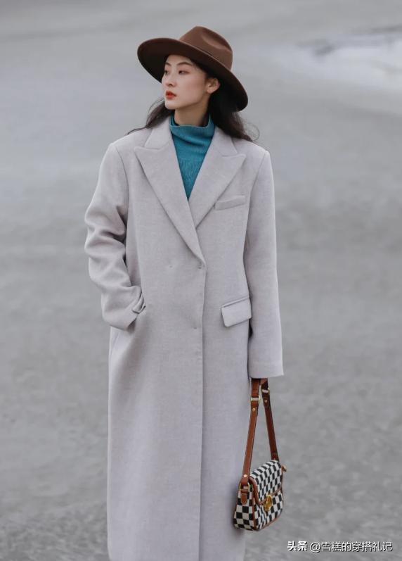 年轻人穿什么灰色好看,米灰色适合什么肤色的人穿
