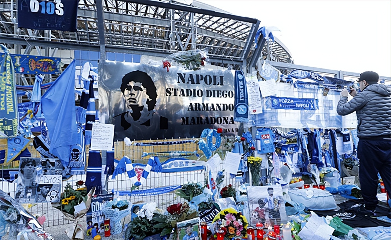 20年马拉多纳60大寿的最后露面:走路踉跄,3天后因头部撞击入院