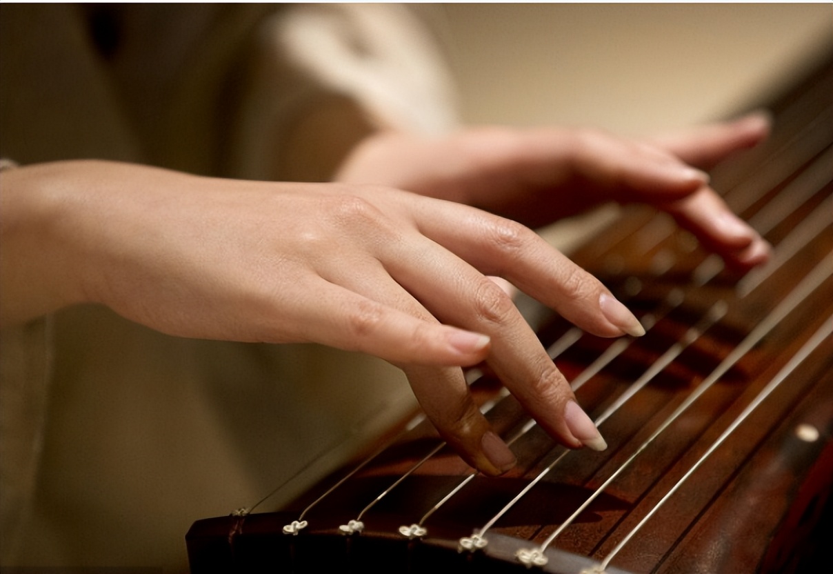 初学者的古琴哪个外形音色比较好,先河古琴购买古琴前应想好的问题