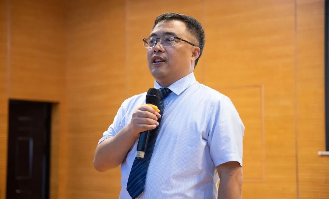 挥洒青春活力放飞青春梦想,激扬青春放飞梦想主题班会设计