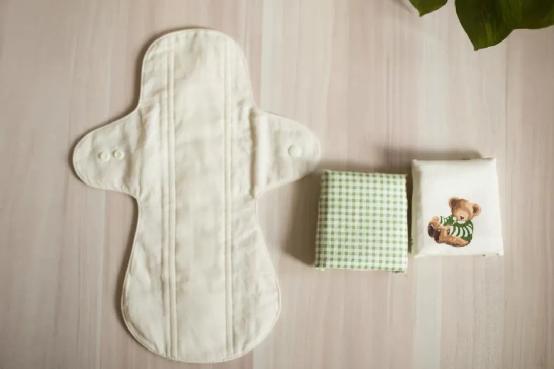 她缝了十年水洗卫生巾，捍卫少数派女孩儿的“经期自由”