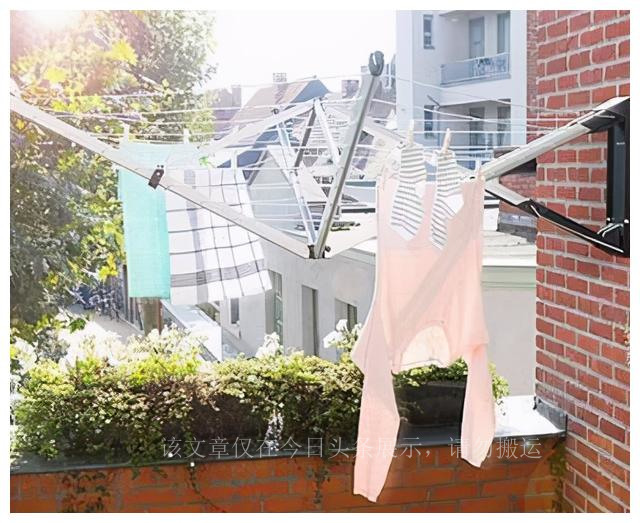 邻居在我家墙上装晾衣架怎么处理,家里阳台安装晾衣架被人说