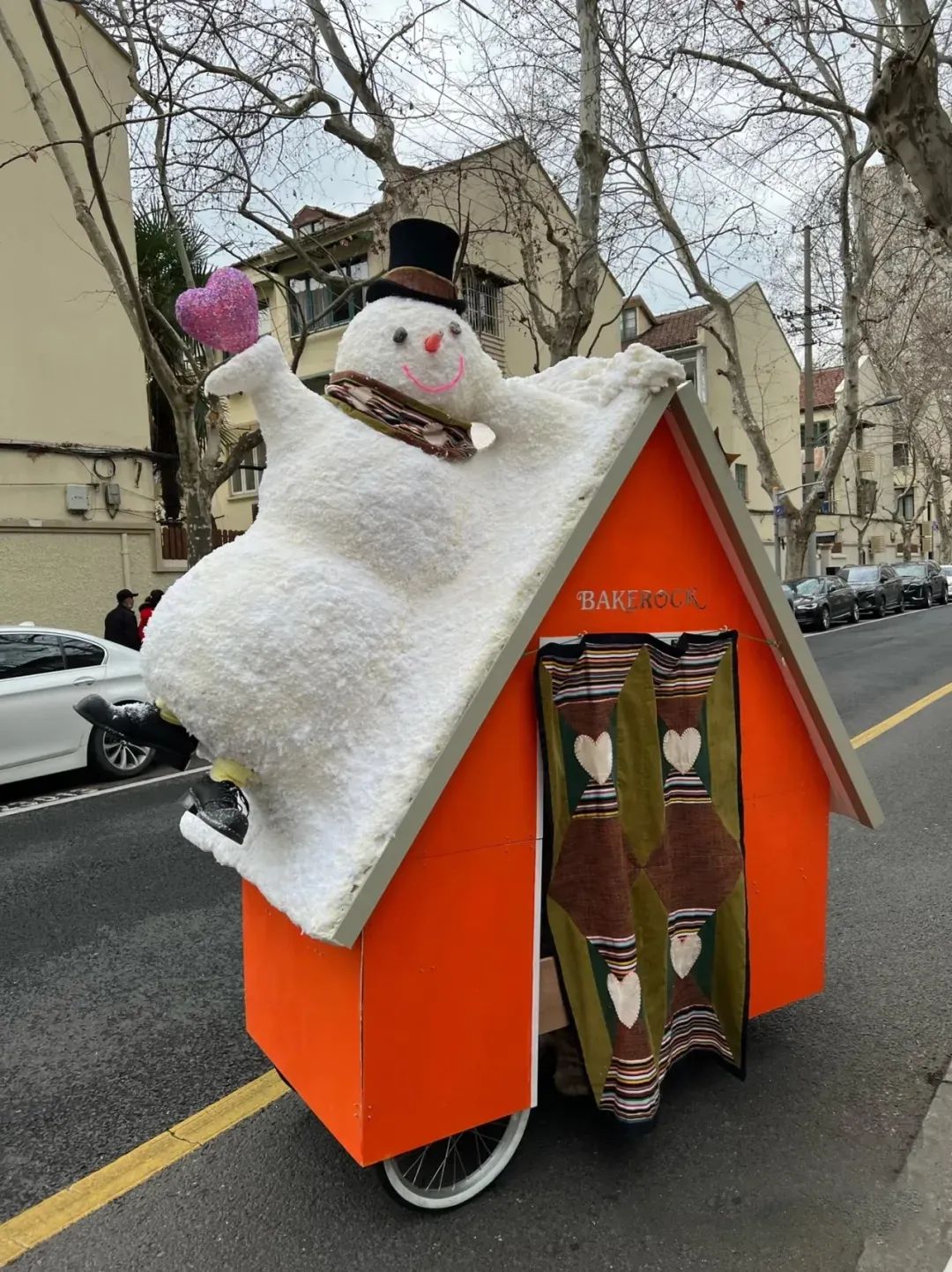 90后夫妻摆摊月入9000央视报道,95后夫妻摆摊卖土豆一日营业额9000