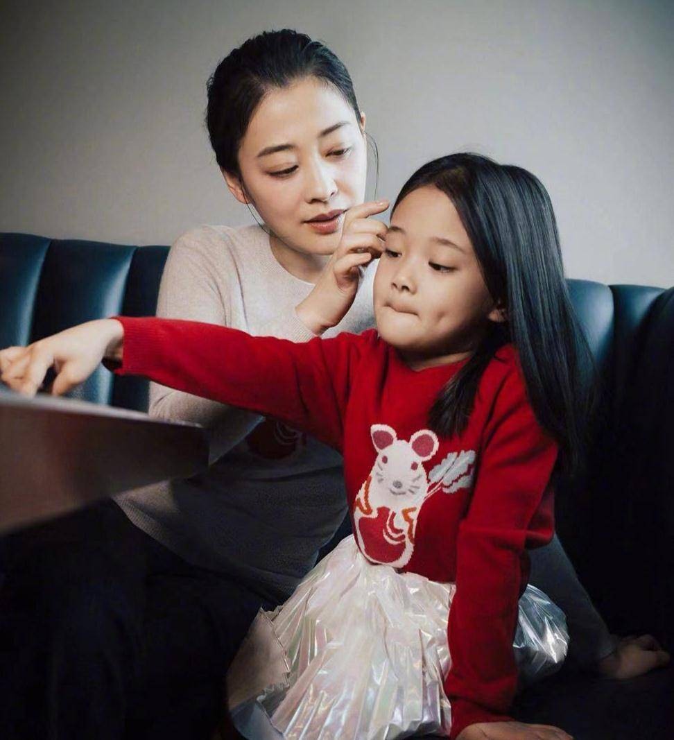 梅婷和鄢颇在交流,鄢颇与梅婷离婚原因