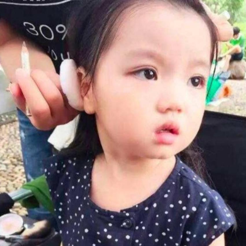 萌娃阿拉蕾长大了,童星阿拉蕾近照