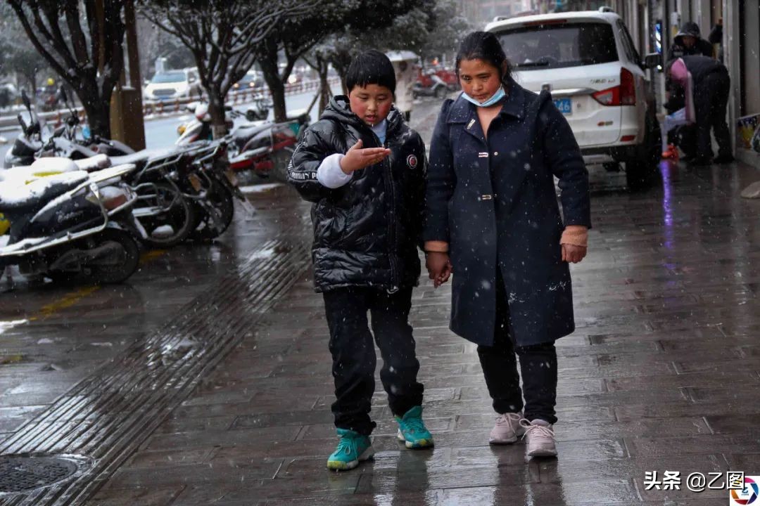 女子怀孕7个月肚子没变化,女子怀孕八个月胎儿小