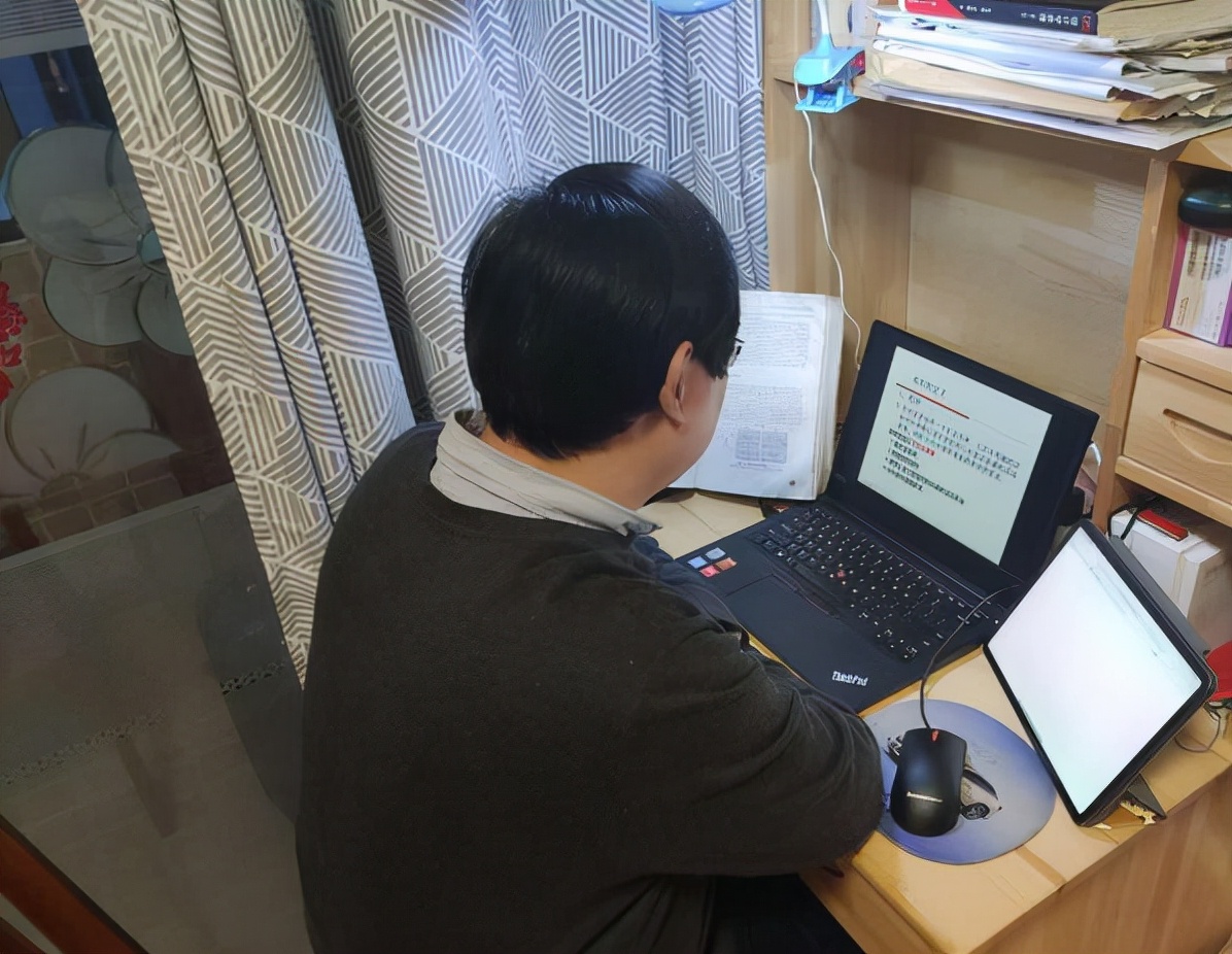 班主任发布迷惑言论，用“丰县女人”梗调侃学生，让人笑不出来