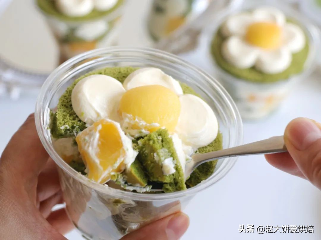 奶油巧克力蛋糕颜值与美味并存,diy颜值高简单不用烤箱小蛋糕