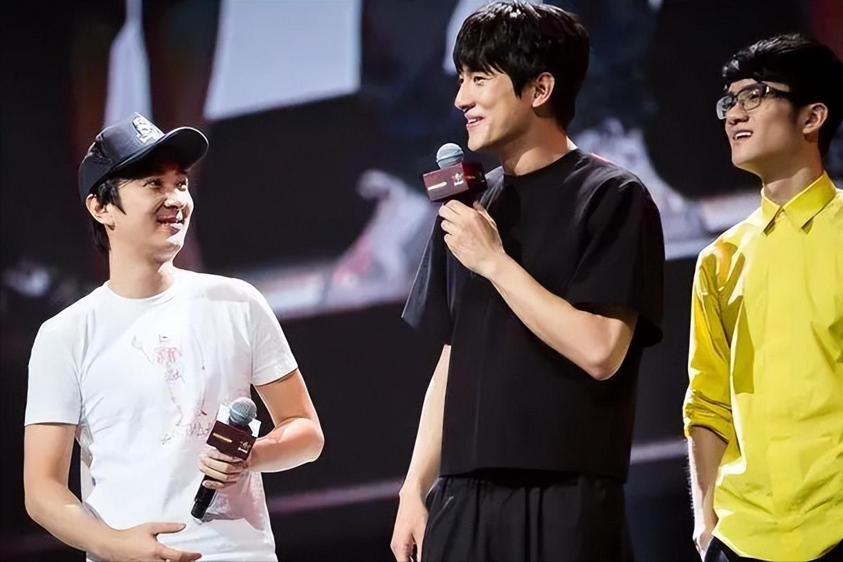 王思聪疑借好友900多万手表炫富，身边女伴颜值普通，身份惹热议