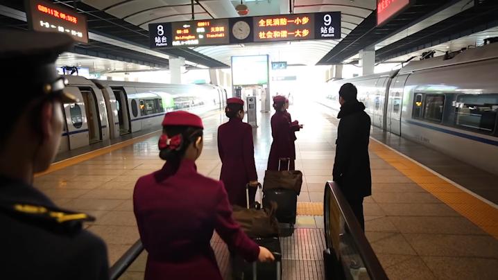 高铁乘务员月薪有8000多吗,高铁乘务员工资一般多少