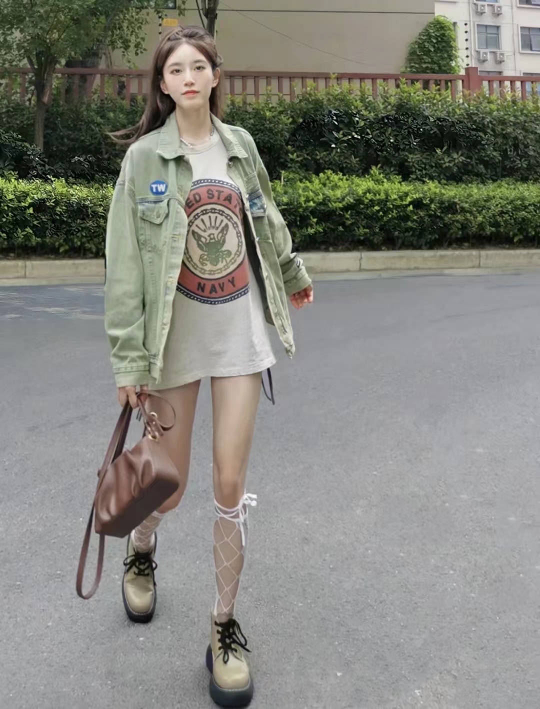 牛仔外套的最佳搭配小版型,牛仔外套怎么穿好看又时尚