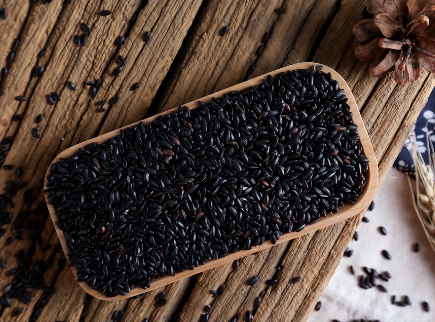 专家建议不缺钱的老年人，多吃这六样食物，腿脚有劲营养健康。