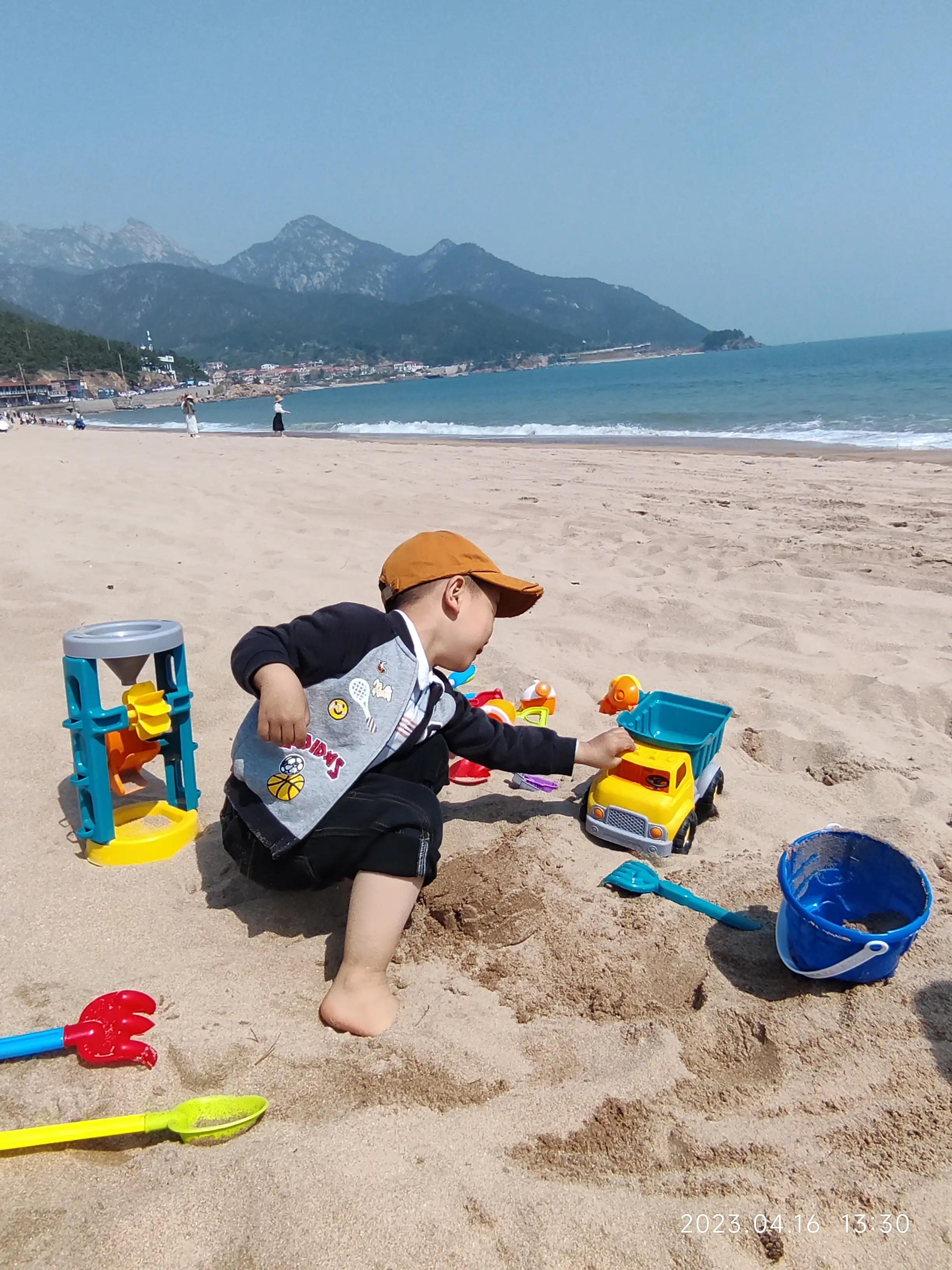 闹市里的风景亦令人赏心悦目,青岛秋千海边沙滩