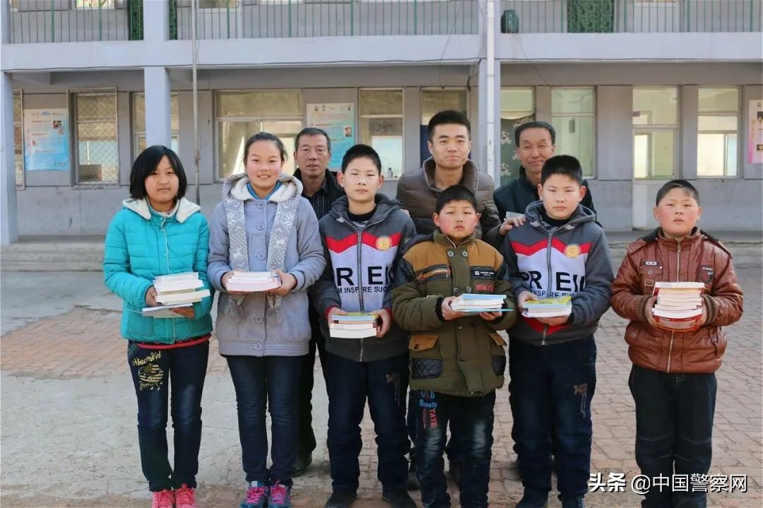 是警察奶奶！把孩子们带上了冬奥开闭幕式舞台