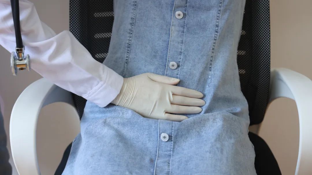 女性支原体感染白带血丝,女性排卵期白带有血丝正常吗