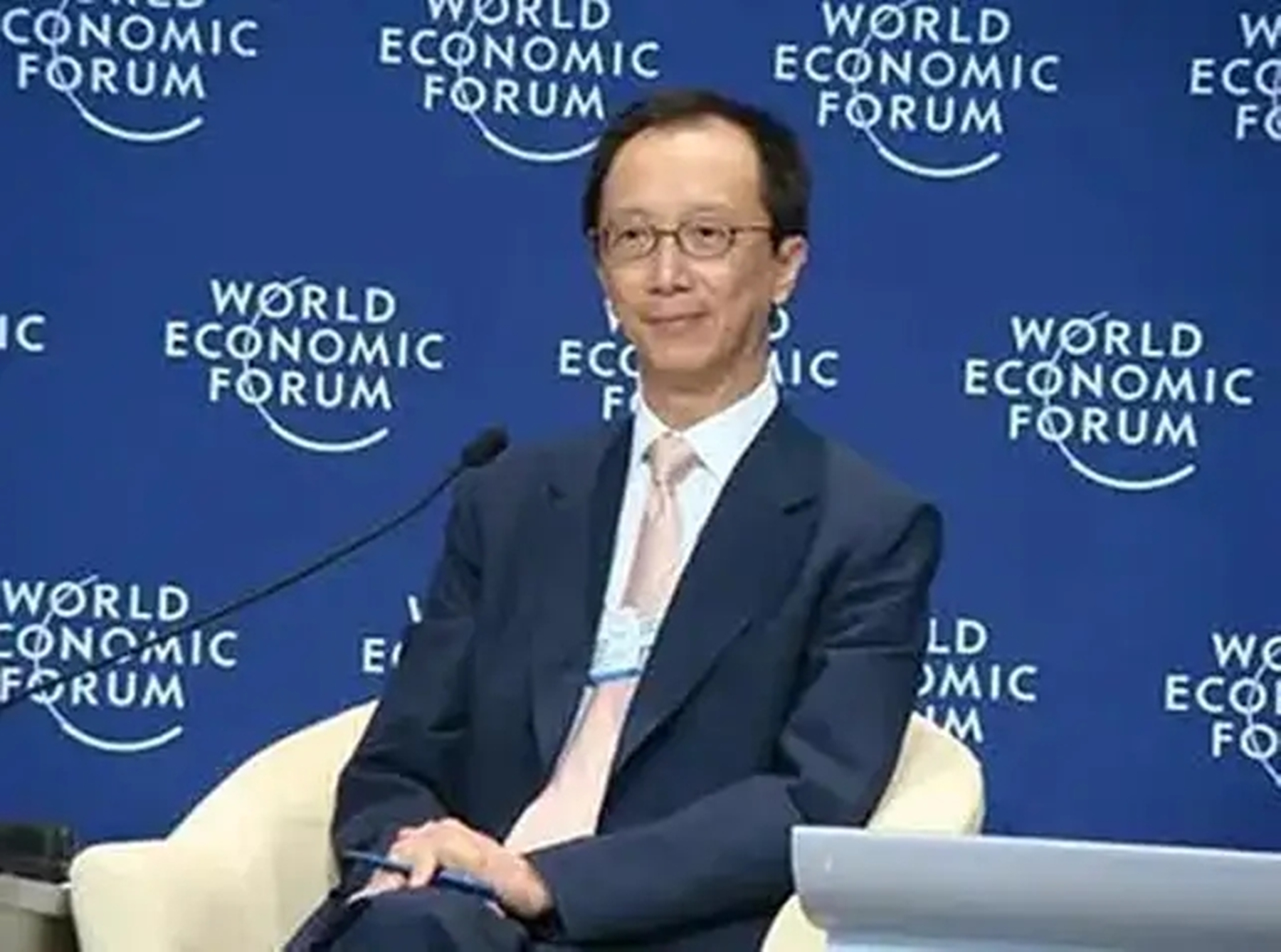 香港“财神爷”梁锦松：为香港狂赚3万亿，花100亿为妻子买医院