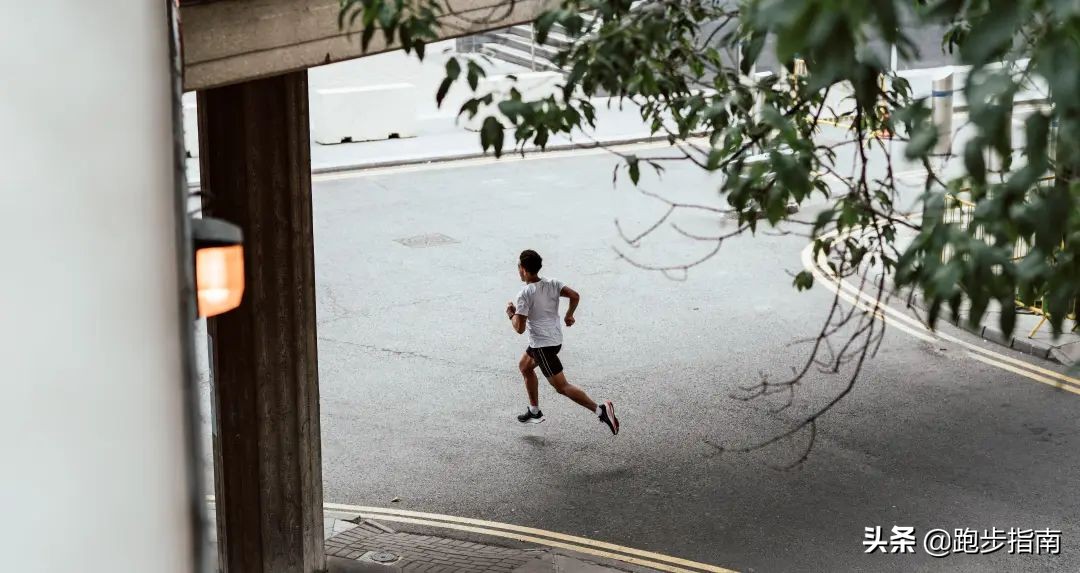 午跑和夜跑什么时候跑步最好,晨跑午跑夜跑哪个更好