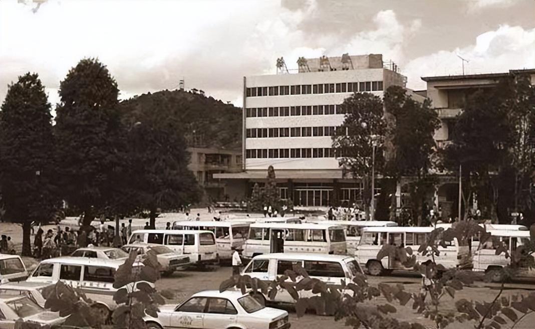 21张真实又罕见的老照片，阴毛假发工作者，我怀疑他用错地方了