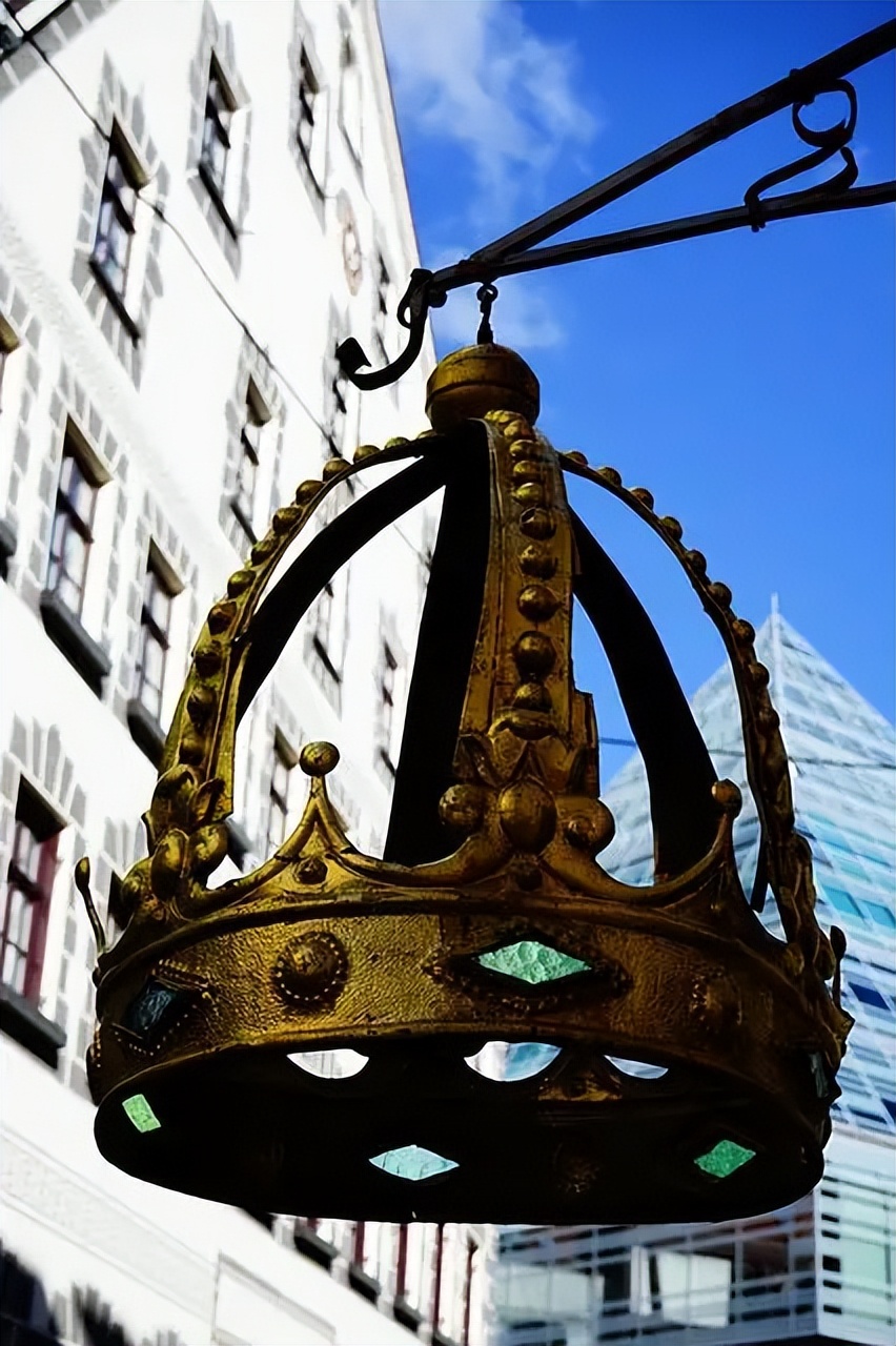 欲戴王冠必承其重出自哪里,欲戴王冠必承其重唯有奋进