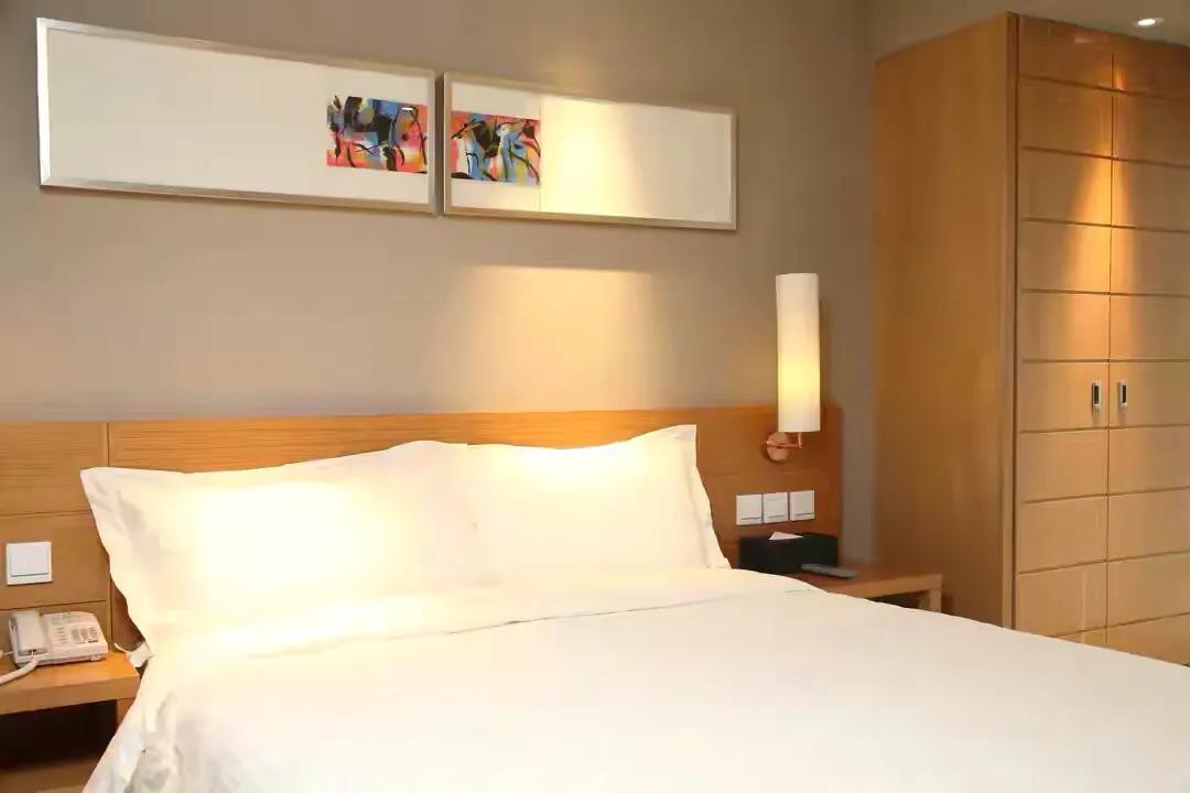 住酒店大姨妈来了弄脏床单怎么样,住酒店大姨妈弄脏床单要赔钱吗