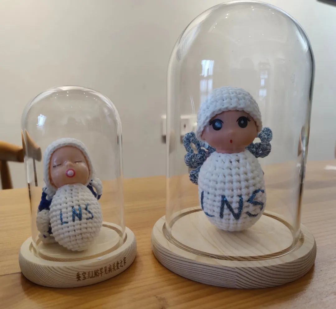 男童喜咬手指甲被诊为自毁容貌症,5岁男孩患自毁容貌症