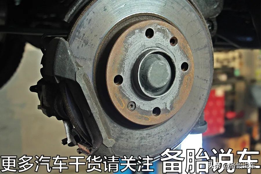 开车时如果刹车突然失灵怎么办,开车时刹车失灵自救