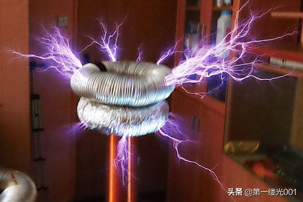 特斯拉线圈小黑盒,特斯拉线圈让物体悬浮