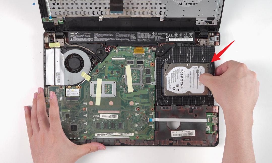 拆卸笔记本电脑的第一件事,别让老电脑吃灰