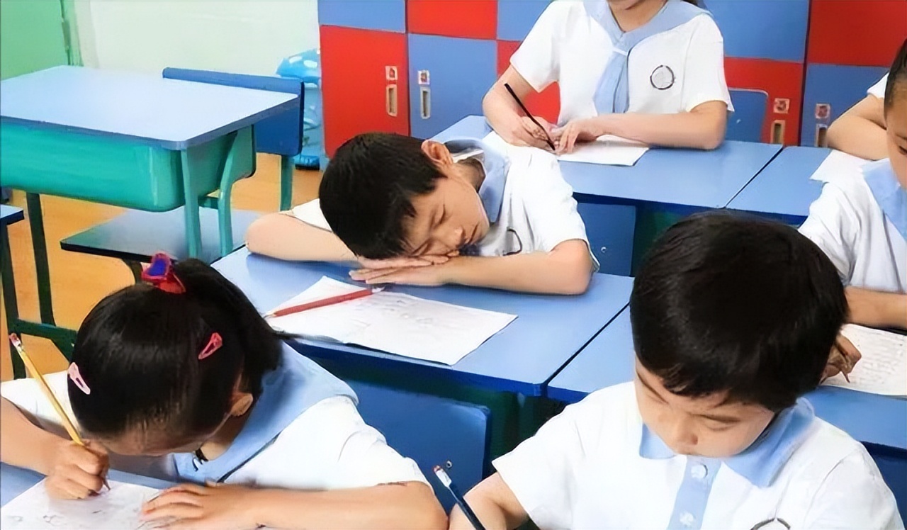孩子五年级了上课老是走神怎么办,二年级小孩上课发呆走神什么原因