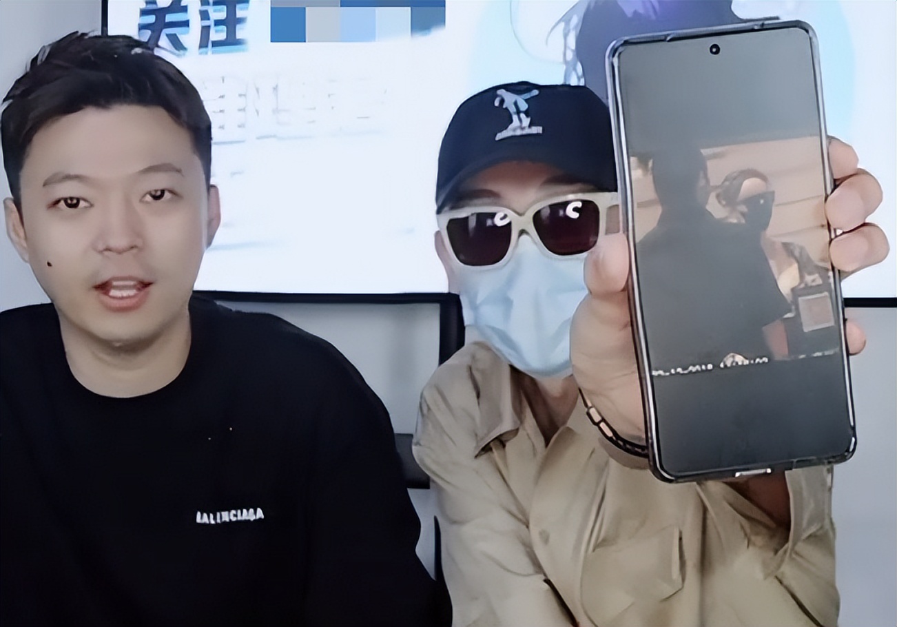 向佐郭碧婷一家去游乐场，儿子大眼睛像奶奶，女儿超大胆逗笑爸爸