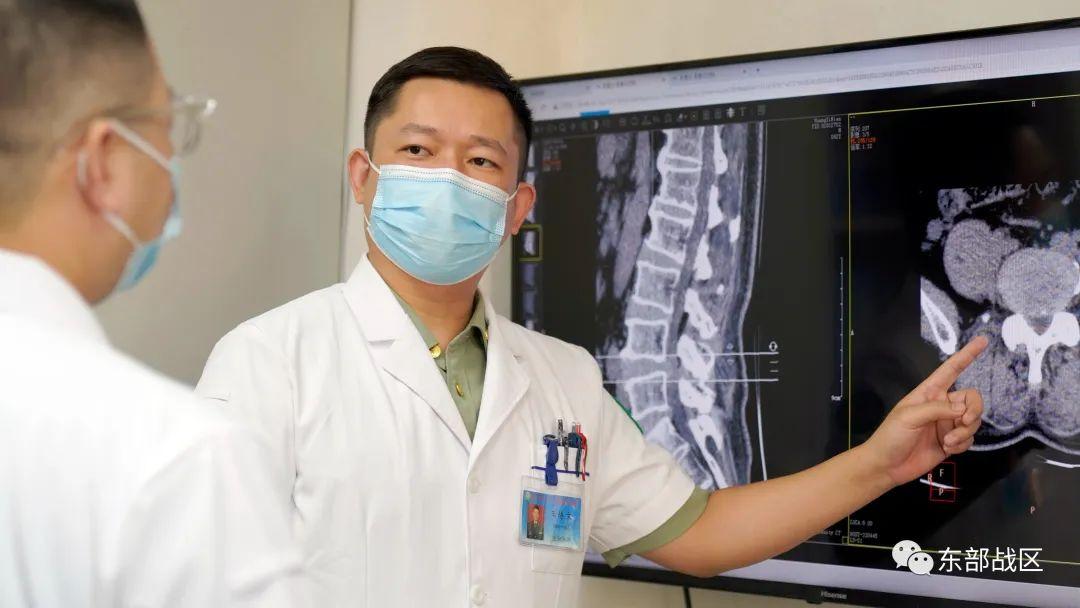 12年前军医悄悄为患者“塞红包”,如今感动厦门、荆州两座城