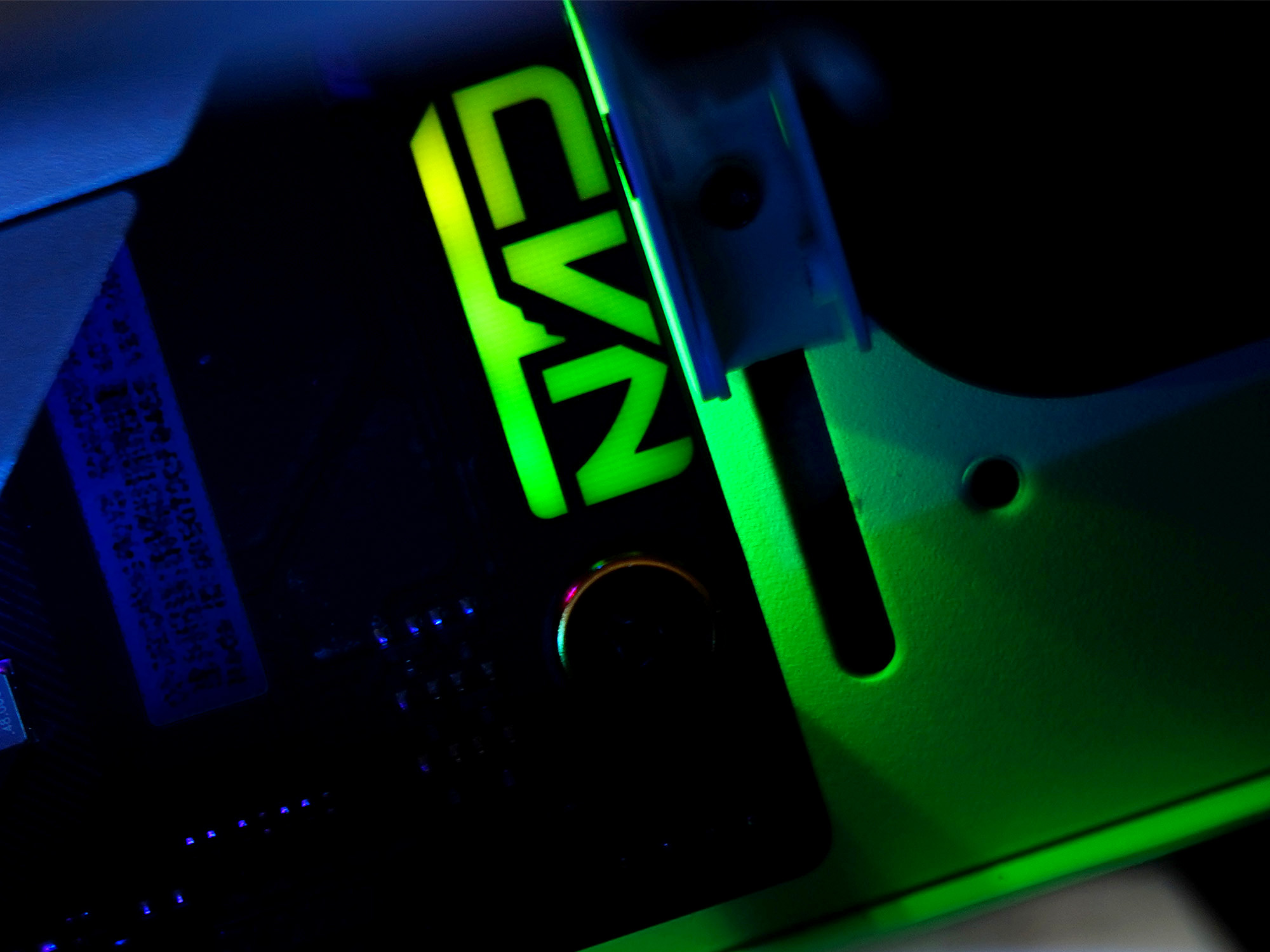 白银经典配色，最强风冷组合，能玩老头环，也是生产力的PC主机