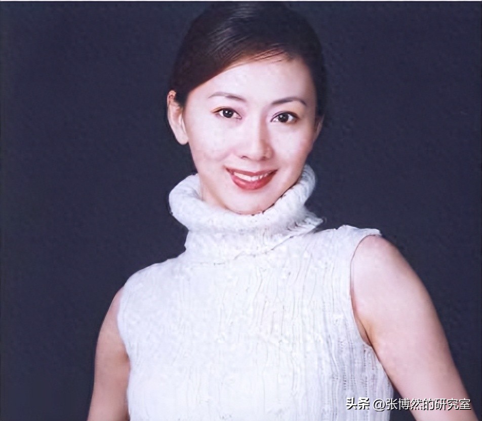 舞蹈家汤加丽：拍摄“全裸写真”，爆火后与家庭决裂，如今咋样