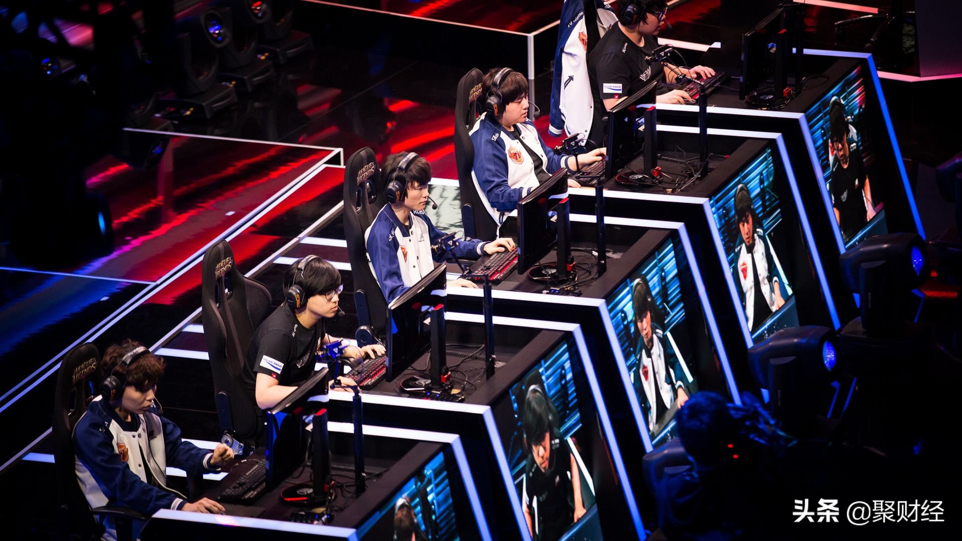 一年倒闭1.28万家,年轻人曾逃课也要去,如今为何成了夕阳产业?