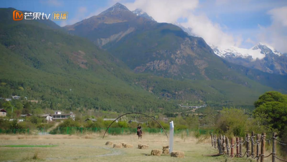 芒果台短剧《族长的赘婿》热播：霸道总裁变赘婿，青春偶像挑大梁